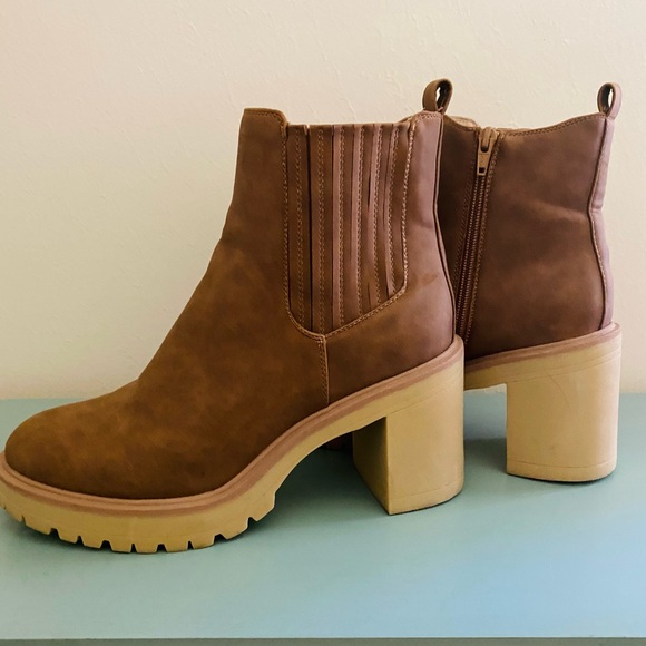 DV by Dolce Vita Jade / Jetta Bootie Size 10 Camel EUC - Picture 13 of 16